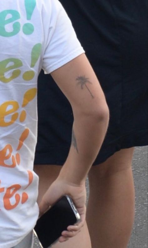 Tree Tatto, Harry Styles Tattoos, Palm Tattoos, Palm Tree Tattoo, Cute Tiny Tattoos, Rib Tattoo, Tree Tattoo, Matching Tattoos, Harry Edward Styles