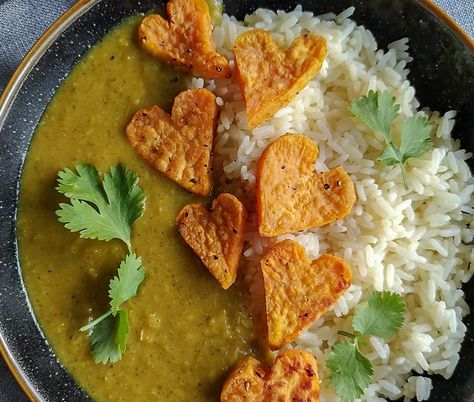 15 Nutritious and Simple Plant-Based Recipes! - One Green PlanetOne Green Planet Vegan Katsu Curry, Vegan Sweet Potato Recipes, Katsu Curry Recipes, Pasta Varieties, Sweet Potato Chili, Vegan Sweet Potato, Small Pasta, Sweet Potato Soup, Allergy Friendly Recipes