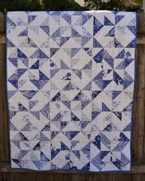 Porch Swing Quilts: Finish it up Friday: Delft Blue Dutch Pinwheels Blue Quilt Patterns, Quilted Placemat Patterns, Rustic Quilts, Finished Quilts, Two Color Quilts, Blue Quilt, Half Square Triangle Quilts, Placemats Patterns, Half Square Triangle