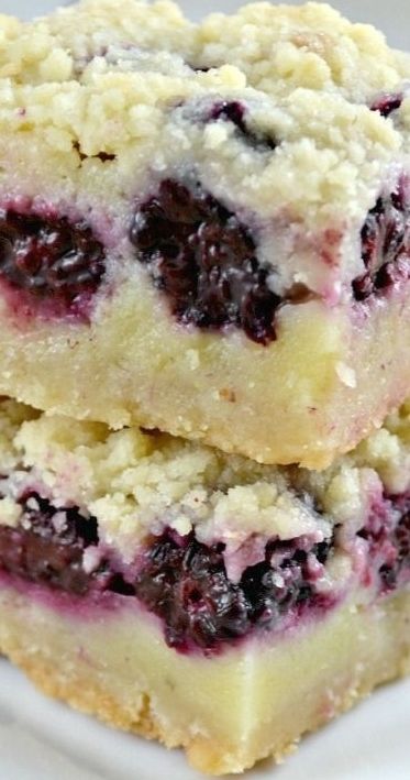 Blackberry Pie Bars Shortbread Crumble, Blackberry Pie Bars, Crumb Bars, Blackberry Pie, Raspberry Pie, Torte Cupcake, Pie Bars, Shortbread Crust, Summer Cakes