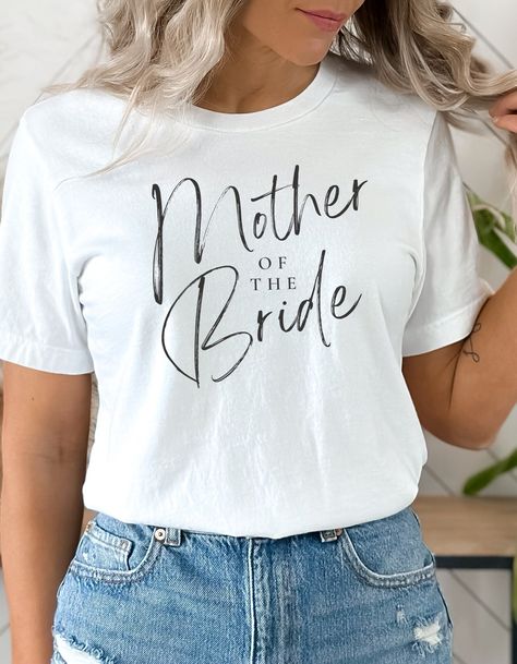 Bride Tshirt Ideas, Bridal Party Tshirts, Diy Bridal Party, Bride Tshirt, Wedding Party Shirts, Bachelorette Party Bride, Bride Shirt, Bridal Party Shirts, Shirts Ideas