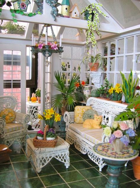 Miniature Greenhouse, Lots Of Plants, Dollhouse Garden, Mini Doll House, Victorian Dollhouse, Dolls House Interiors, Fairy Garden Houses, Miniature Rooms, Barbie House