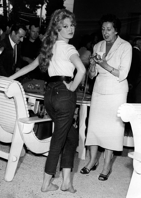 What Jeans Looked Like the Year You Were Born - Denim Jeans Through the Years |1957 | Brigitte Bardot 1990s Fashion Trends, 60s Fashion Trends, Shirt Combination, Claire Mccardell, Bridgette Bardot, Jean Shrimpton, Bridget Bardot, Moda Denim, Carole Lombard