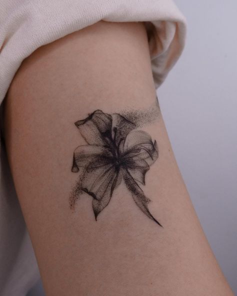 x-ray lily with pollen flow . . #xraytattoo #lilytattoo #floraldesign #dotworker Xray Flower Tattoo, Xray Tattoo, Xray Flower, Ray Tattoo, Dotwork Tattoo, Lily Tattoo, Word Tattoos, X Ray, I Tattoo