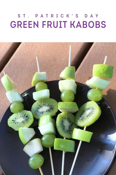 Green Stuff For Color Party, Green Fruit Platter, Green Platter Ideas, Green Board Food, Green Food Tray, St Patty's Day Party Ideas, Green Colored Food Ideas, Color Theme Party Ideas For Adults Green, Green Themed Food Snacks Ideas