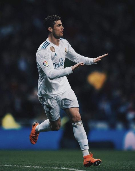 Ronaldo Calma, Cristiano Ronaldo Body, Ronaldo Free Kick, Real Madrid Kit, Cristiano Ronaldo Quotes, Ronaldo Quotes, Cristiano Ronaldo Juventus, Cr7 Wallpapers, Cristino Ronaldo