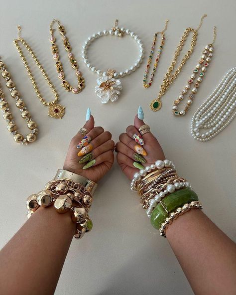 Jewelry Shopping Aesthetic, Online Shopping Aesthetic, Jewelry Maximalist, Jewelry Gold Bracelet, Maximalist Jewelry, Chunky Gold Jewelry, Nailinspo Nailart, Xoxo Jewelry, Jewelry Stack