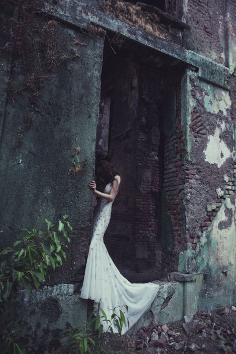 Bo And Luca, Prom Photos, Boho Bridal, Shoot Inspiration, Old Building, Abandoned Buildings, Dark Beauty, Abandoned Places, Photo Inspiration