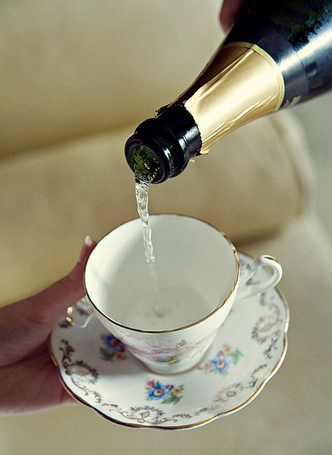 Champagne in teacups... on my wedding day with the girlies Tea Cup Cocktails, Cocktails In Teacups, Burning City, Spring Picnic, Wine Photography, Pretty Tea Cups, My Wedding Day, Wedding 2025, Sparkle Wedding