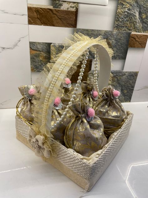 Dryfruits Packing Ideas, Dry Fruits Packing Ideas Gift, Indian Wedding Invitation Box, Dry Fruit Basket, Arti Thali Decoration, Wedding Packing, Fruit Hampers, Dry Fruit Tray, Wedding Gift Hampers