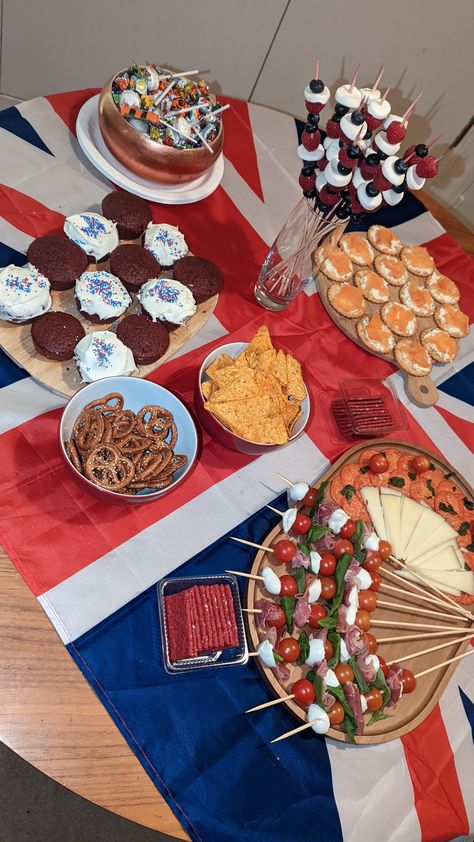 Royal Party Food, Coronation Food, Coronation Party Ideas, Coronation Ideas, Citizenship Party, England Party, Coronation Party, Kings Coronation, British Party