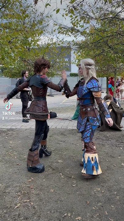 Httyd Halloween Costumes, Hiccup And Astrid Halloween Costume, Hiccup Costume Diy, Hiccup And Astrid Costume, Croods Halloween Costume, How To Train Your Dragon Costume, Httyd Costume, Httyd Cosplay, Hiccup Costume