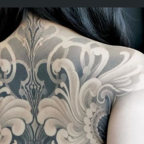 Ladiesladiesartshow on Instagram: "Another incredible backpiece who broke the internet.. this is done by skilled artist @sou.ttt , and it blends soft grays with negative spaces, in an harmonious intricate pattern.. soo beautiful! 💕💕💕💕 bravo! #ladiesoftattooing #contemporarytattooing" Negative Ink Tattoo, Asian Inspired Back Tattoo, Cold Shoulder Tattoo, Shoulder Tattoos For Women Design, Grey Scale Tattoo, Negative Space Tattoo Sleeve, Fractal Tattoo, Negative Tattoo, Patterns Tattoo