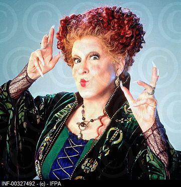 Website: www.bootlegbetty.com  Facebook: https://www.facebook.com/pages/Bette-Midler-Bootleg-Betty/335020919921647  Twitter: https://twitter.com/BootlegBette Hocus Pocus Halloween Costumes, Redhead Costume, Hocus Pocus Png, Hocus Pocus Characters, Halloween Horror Characters, Hocus Pocus 1993, Hocus Pocus Movie, Characters Halloween, Winifred Sanderson