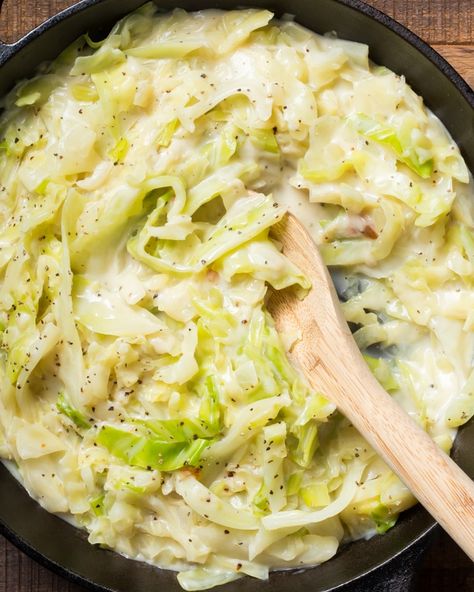 This easy creamed cabbage recipe brings out the tender, sweet flavors of the cabbage and mixes it with a creamy sauce that's full of flavor. Cream Cabbage Recipes, Cabbage Sides, Pork Riblets Recipe, Creamy Cabbage, Riblets Recipe, Pork Riblets, Creamed Cabbage, Smart Eating, Sticky Pork