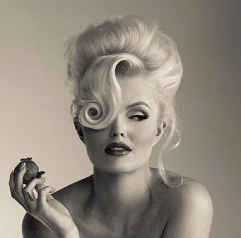 Cabelo Pin Up, Best Revenge, Editorial Hair, The Best Revenge, Foto Poses, Photoshoot Concept, Victoria Secrets, Hair Reference, Aesthetic Hair