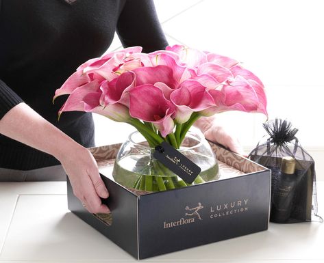 Flower Delivery Box, Flower Bouquet Boxes, Beautiful Flower Bouquet, Orchid Flower Arrangements, Summer Flower Arrangements, Flower Shop Decor, Luxury Florists, Luxury Flower Bouquets, Flower Box Gift