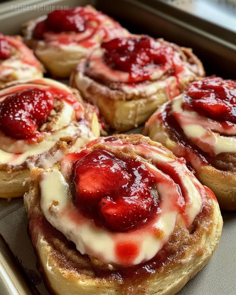 Strawberry Cheesecake Cinnamon Rolls - Sweet and Fruity Breakfast Delight - Recipes By Clare Dessert Recipes Cinnamon Rolls, Cinnamon Rolls Strawberry, Strawberry Cheesecake Cinnamon Rolls, Healthy Easy Dessert, Cheesecake Cinnamon Rolls, Cheesecake Cinnamon, Sweet Rolls Recipe, Boston Cream Pie Cupcakes, Strawberry Cinnamon Rolls