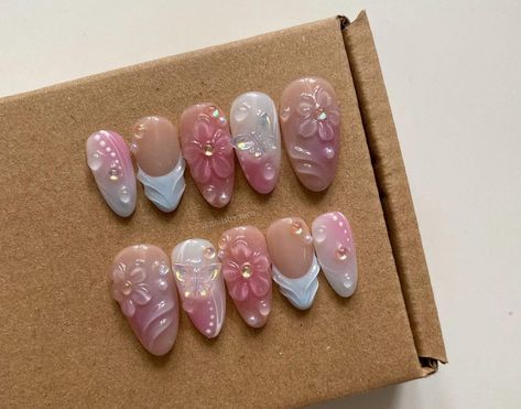 Lavender Design Nails, Finger Bones, Delicate Nails, 2022 Nails, 3d Nail Designs, Fake Nails Designs, Nails 3d, Medium Almond, Gel Nails Diy