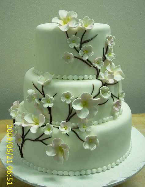 Japanese Wedding Cakes, White Fondant Wedding Cake, Wedding Cales, Debut Cake, White Fondant, Garden Wedding Cake, Cake With Fondant, Fondant Wedding Cakes, 16 Cake