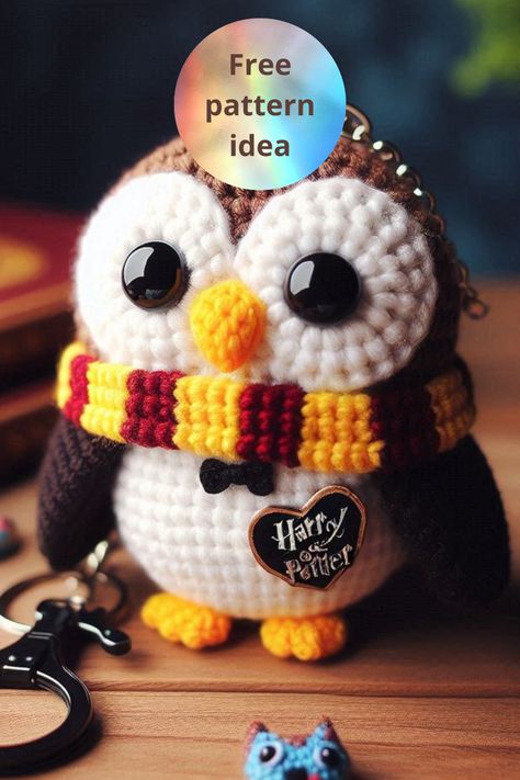 Create a magical Harry Potter-inspired crochet owl keychain with this step-by-step guide. Perfect for fans and beginners alike! Easy pattern Owl Amigurumi Free Pattern, Crochet Harry Potter, Keychain Crochet Pattern, Harry Potter Crochet, Harry Potter Owl, Owl Keychain, Keychain Crochet, Crochet Owl, Knitted Animals