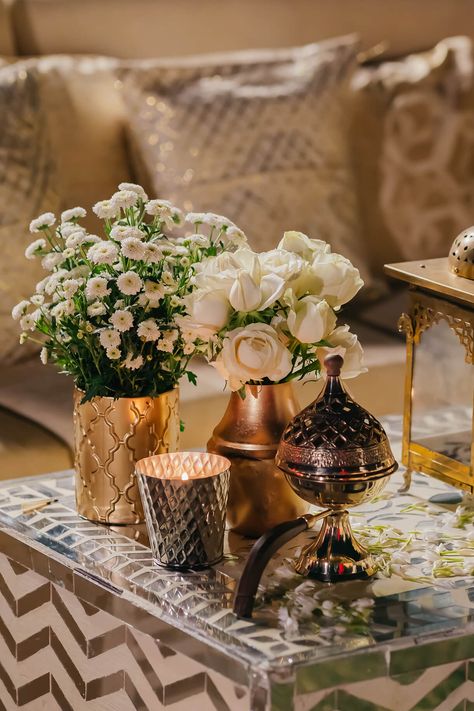 A heady mix of cultures and love, this wedding designed by Aroosi was all things luxe and beautiful! Moroccan Flower Arrangements, Indian Floral Decor, Moroccan People, Navratri 2023, Diwali 2022, Amazing Wedding Ideas, Furniture Styling, Indian Table, Home Flower Decor