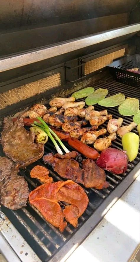 Mexican Cookout Food, Carne Asada Party, Mexican Cookout, Food Party Aesthetic, Fireplace Aesthetic, Street Food Design, Sleepover Food, Carne Asada, Love Eat