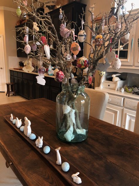 German Easter, Easter Tops, Persian New Year, Tree Pictures, Month April, Holidays Crafts, Easter Egg Tree, European Decor, Egg Tree