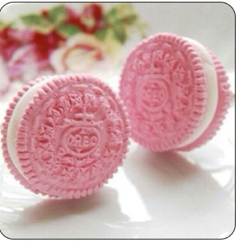 Pink Oreo Pink Oreos, Pink Cookies, Tout Rose, Pink Passion, I Believe In Pink, Pink Foods, Pink Life, Pink Power, Tickled Pink