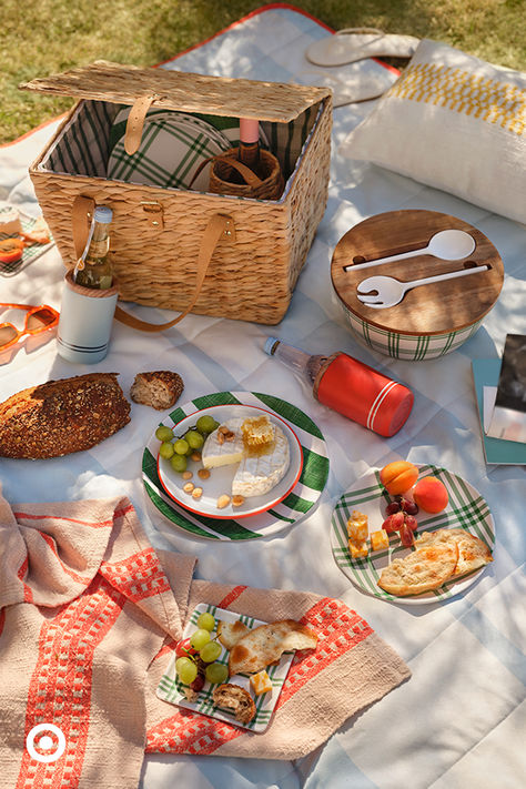 From picnic lunches to games on the lawn, let’s make this a summer to remember. Explore the new Hearth & Hand™ with Magnolia collection by Joanna Gaines for more ways to have outdoor fun. #HearthAndHand Picnic Pics, Picnic Romantic, Diy Doll Suitcase, Bday Picnic, Summer Hosting, Outdoor Proposal, A Summer To Remember, Breakfast Picnic, Summer To Remember