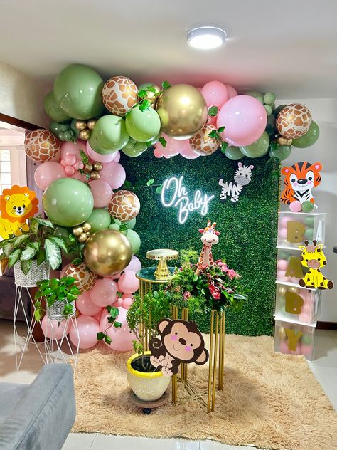 @decor.pool Baby Birthday Cakes, Safari Birthday, Baby Birthday, Dali, 3rd Birthday, First Birthdays, Sofia, Diy And Crafts