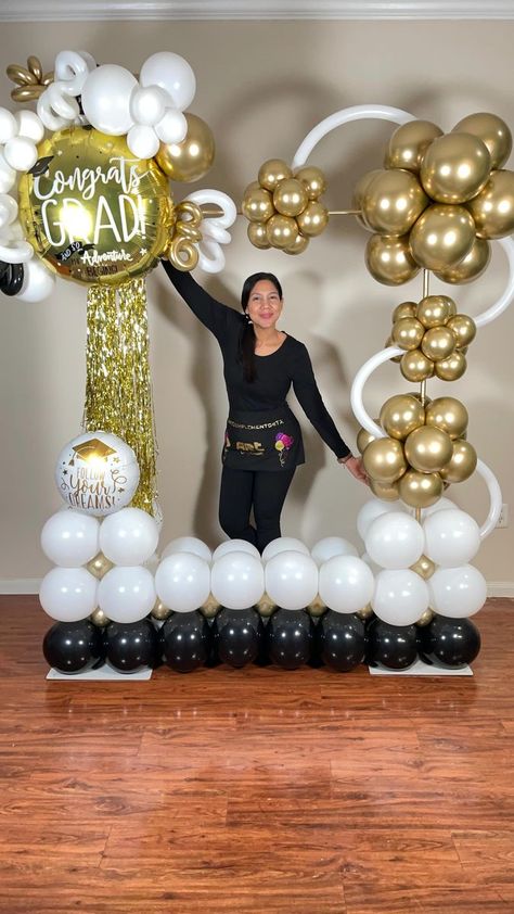 Graduation Party Pictures, Kindergarten Graduation Party, Graduation Party Backdrops, Backyard Graduation Party, Balloons Galore, Gold Birthday Decorations, Graduation Party Diy, Graduation Backdrop, Graduation Balloons