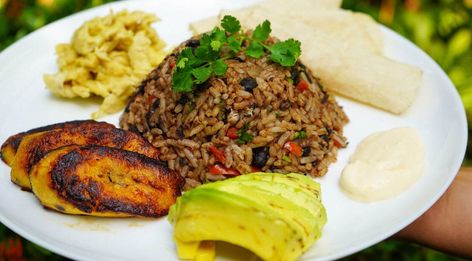 Gallo Pinto: Recipe & History of Costa Rica's Traditional Beans & Rice Breakfast • Bodhi Surf + Yoga Gallo Pinto Recipe, Costa Rican Recipes, Rice Breakfast, Costa Rican Food, Gallo Pinto, Classic Plates, Surf Yoga, Rice Beans, Classic Breakfast