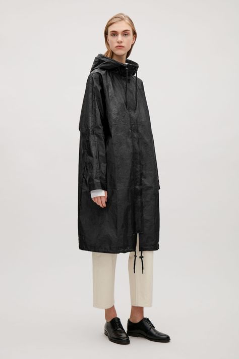 COS image 2 of Oversized parka in Black Oversized Rain Jacket Outfit, Rain Jacket Outfit, Gentlewoman Style, Essentials Wishlist, Minimal Streetwear, Revival Clothing, Oversized Parka, Oversized Wool Coat, Parka Women