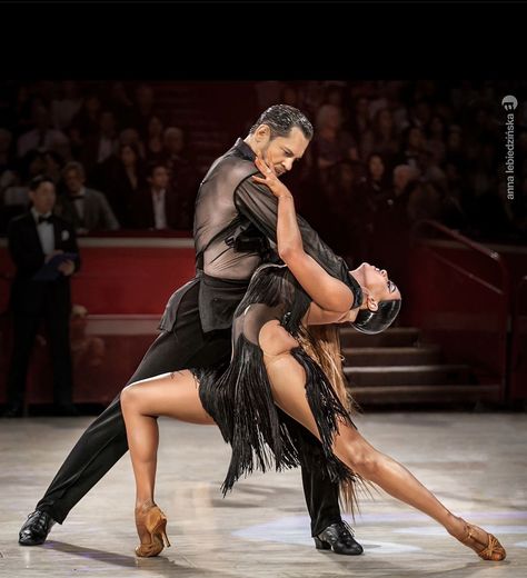 Samba Dance Aesthetic, Latin Ballroom Dance Aesthetic, Ballroom Dancing Aesthetic, Latin Dance Aesthetic, Ballroom Dance Aesthetic, Salsa Dance Outfit, Salsa Baile, Latino Dance, Danza Latina