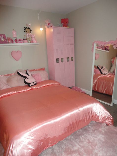 Y2k Bedroom Aesthetic, 2000s Bedroom, 2000s Room, Bedroom Guide, Y2k Bedroom, Girly Room Decor, Neon Bedroom, Barbie Room, Pink Stuff