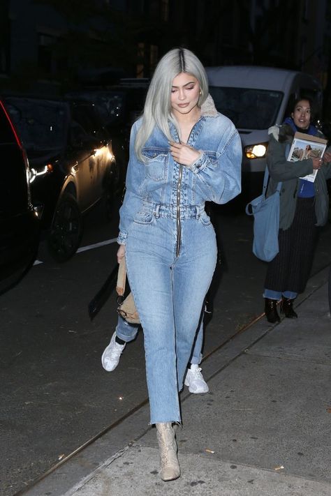 House of Ollichon loves...Kylie Jenner Just Stepped Out in a Fitted Denim Jumpsuit and Honestly WOW. #celebrity #fashion #jumpsuit Charlie Kamale, Denim Jumpsuit Outfit, Jenner Makeup, Fierce Fashion, Celeb Fashion, Jeans Overall, Kylie Jenner Outfits, Fashion Media, Kendall Jenner Outfits