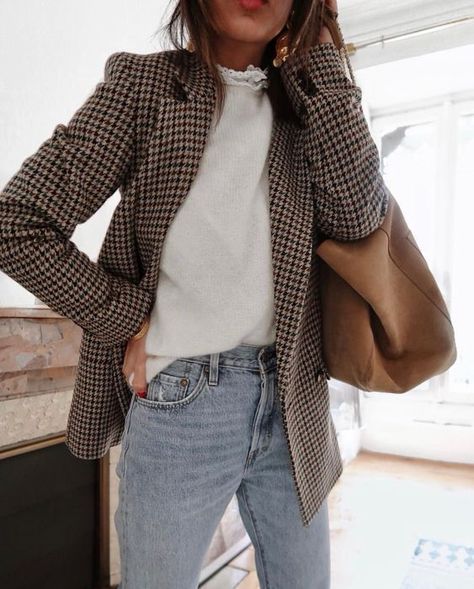 Vuitton Outfit, Dr Martens Outfit, Casual Chic Outfits, Blazer Outfits Casual, Summer Work Outfits, Mode Casual, Outfit Trends, Sweater White, Fashion Hair