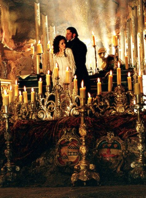 Emmy Rossum and Gerard Butler in The Phantom of the Opera - 2004 Gerard Butler Phantom Of The Opera, The Phantom Of The Opera Aesthetic, Phantom Of The Opera Wedding, Phantom Of The Opera Aesthetic, Phantom Of The Opera 2004, Theatre Musical, Paris Opera House, Opera Ghost, Music Of The Night