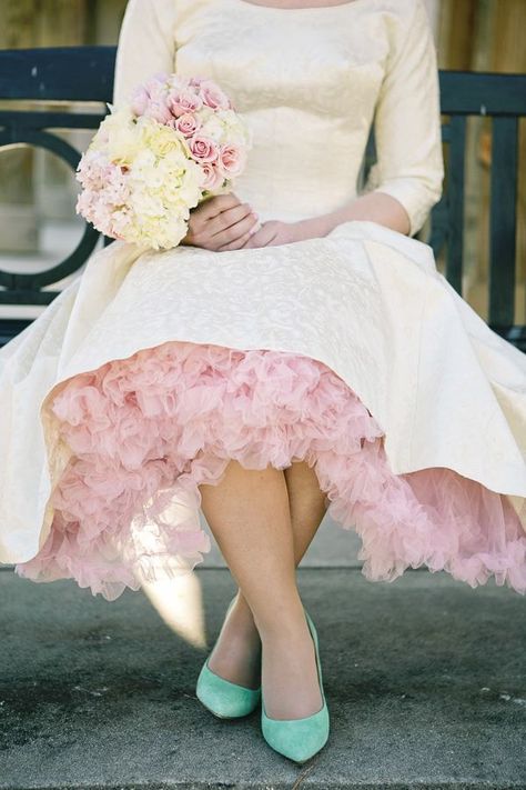 Bohemian Style Gown, 1950s Wedding Dress, Nontraditional Wedding Dress, Types Of Gowns, Bridal Skirts, Alternative Wedding Dresses, Pink Wedding Dresses, Prom Long, Wedding Dresses Photos