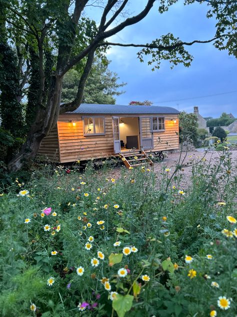 Shepherds hut from wild flowers Shepherds Hut Aesthetic, Shepherds Hut Interior, Small Houses On Wheels, Garden Huts, Shepherds Huts, Shepherd Hut, Shepherd Huts, Hut House, Tiny House Exterior