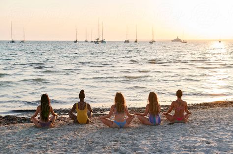 Meditation On The Beach, Yoga With Friends Aesthetic, Yoga Aesthetic Beach, Yoga At The Beach, Friends Meditating, Diverse Friend Group Aesthetic, Diverse Friend Group, Yoga With Friends, Group Of Female Friends