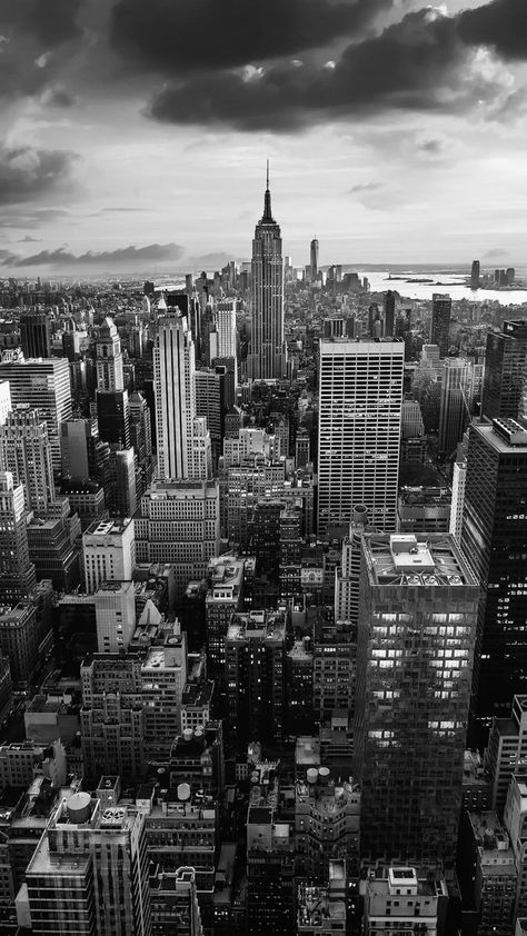 Pin en Dream Destination New York Tattoo, Perspective Drawing Architecture, New York Black And White, Black And White City, Black And White Picture Wall, New York Poster, Nyc Aesthetic, Go To New York, New York Aesthetic