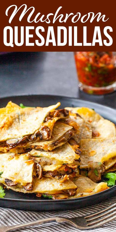 Mushroom Quesadilla Recipes, Quessidla Recipes, Quesadilla Sides, Meals With Mushrooms, Chili Quesadilla, Mushroom Quesadilla, Vegetarian Quesadillas Recipes, Mushroom Quesadillas, Mushroom Cheese