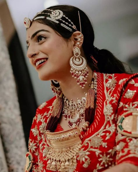 Rajasthani Bride, Best Indian Wedding Dresses, Rajputi Jewellery, Unique Gold Jewelry Designs, Beauty Hacks Lips, Rajputi Dress, Bridal Necklace Designs, Bridal Jewelery, Bridal Jewelry Vintage