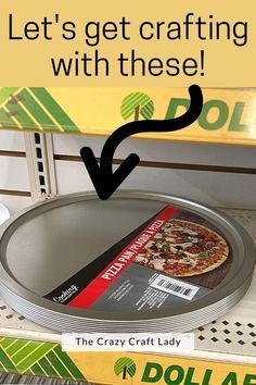 Pizza Pan Crafts, Dollar Store Christmas Crafts, Dollar Store Diy Projects, Homemade Alfredo, Dollar Store Hacks, Pizza Pan, Screen Layout, Dollar Store Christmas, Diy Dollar Tree Decor