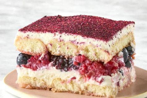 Whole Foods Cake, Berry Tiramisu, Berry Chantilly Cake, Chantilly Cake, Classic Tiramisu, Trifle Recipes, Pie Easy, Bread Puddings, Waffle Cookies