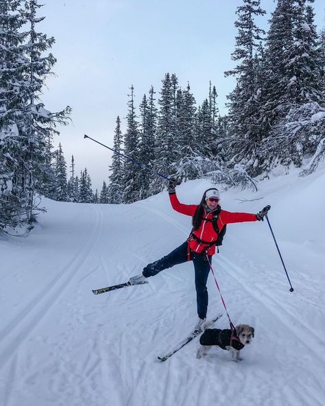 Sara Funderud on Instagram: “Enjoying the last bit of winter break with way too many layers of clothing and cross country skiing” Cross Country Skiing Aesthetic, Cross Country Skiing Outfit, Ski Tips For Beginners, Ski Trip Essentials, Ski Trip Packing List, Skier Girl, Ski Inspiration, Ski Trip Packing, Snowboarding Aesthetic