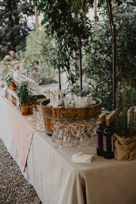 Wedding Drinks Station Elegant, Fall Event Theme Ideas, Outdoor Wedding Buffet Table Setup, Wedding Bar Tables, Backyard Wedding Food Table, Drink Table Wedding Beverage Stations, Wine Bar Birthday Party, Garden Party Reception Ideas, Backyard Garden Dinner Party