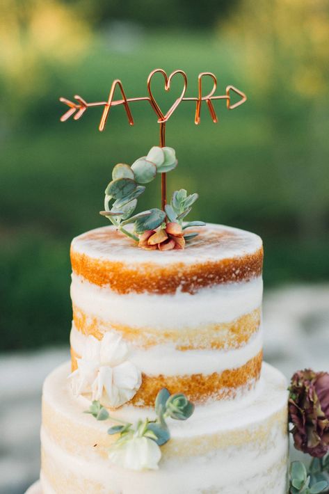 Wedding Cake Greenery, Cake Sparklers, Reception Desserts, Metallic Wedding Cakes, Vegan Wedding Cake, Wedding Cake Toppers Unique, Traditional Wedding Cakes, Small Wedding Cakes, Vegan Wedding